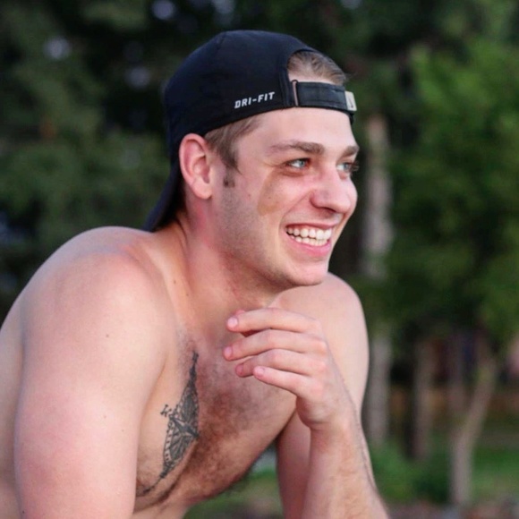 Meet your Posher - Picture 8 of 14